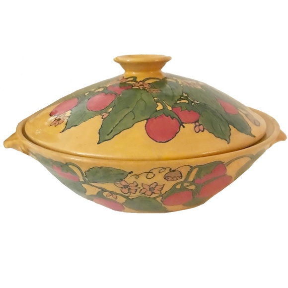 HAND CRAFTED CERAMIC LIDDED SERVING BOWL - Picture 1 of 5